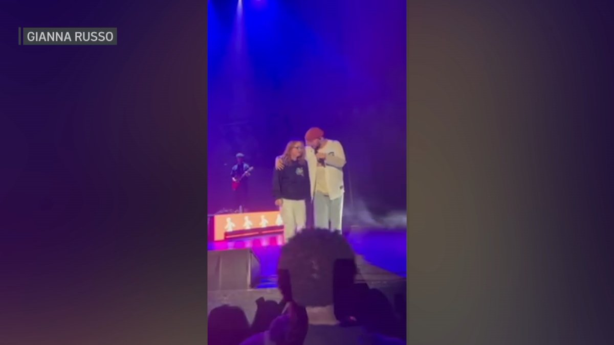 Video shows moment Naperville girl with Down syndrome sings with Quinn