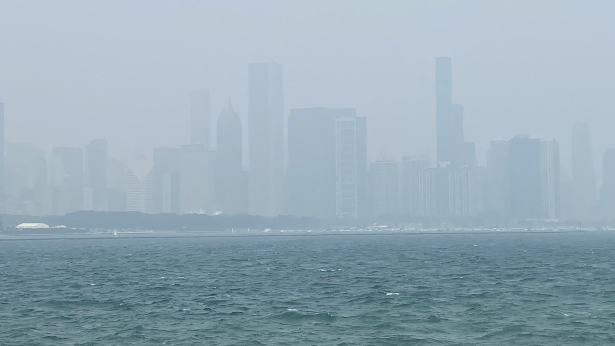 As Chicago’s air quality worsens, Mayor Brandon Johnson issues