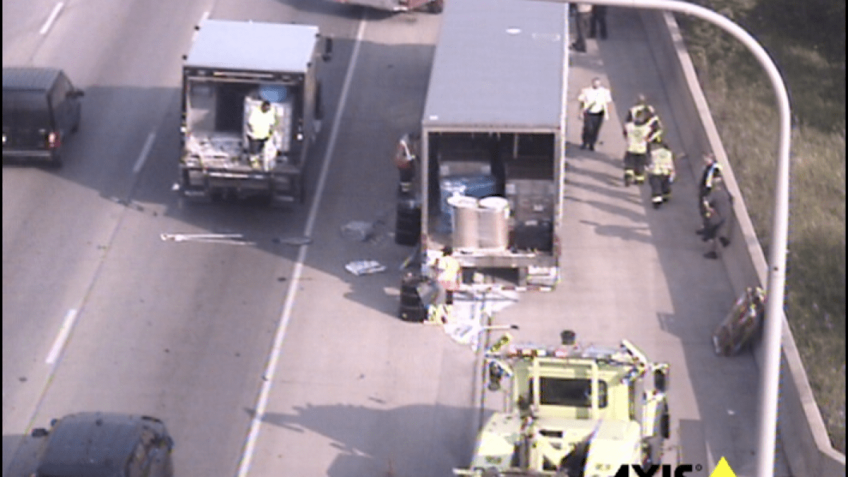 Semi leaks glue on Kennedy Expressway, part of roadway now closed for hours: police