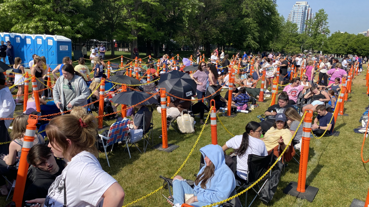 Taylor Swift Fans Line Up for Hours in Chicago as ‘Eras Tour’ Merch