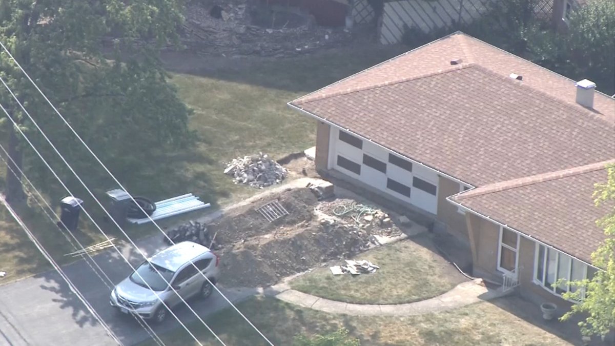 Orland Park contractor rescued after falling into well, authorities say Orland Park contractor rescued after falling into well, authorities say