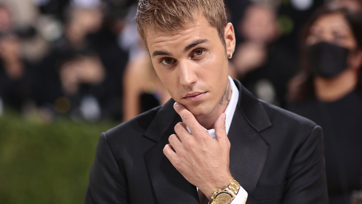Justin Bieber's Bored Ape NFT Was Valued at $1.3 Million in 2022—Now It's Only Worth Around $60,000 - Vimarsana News