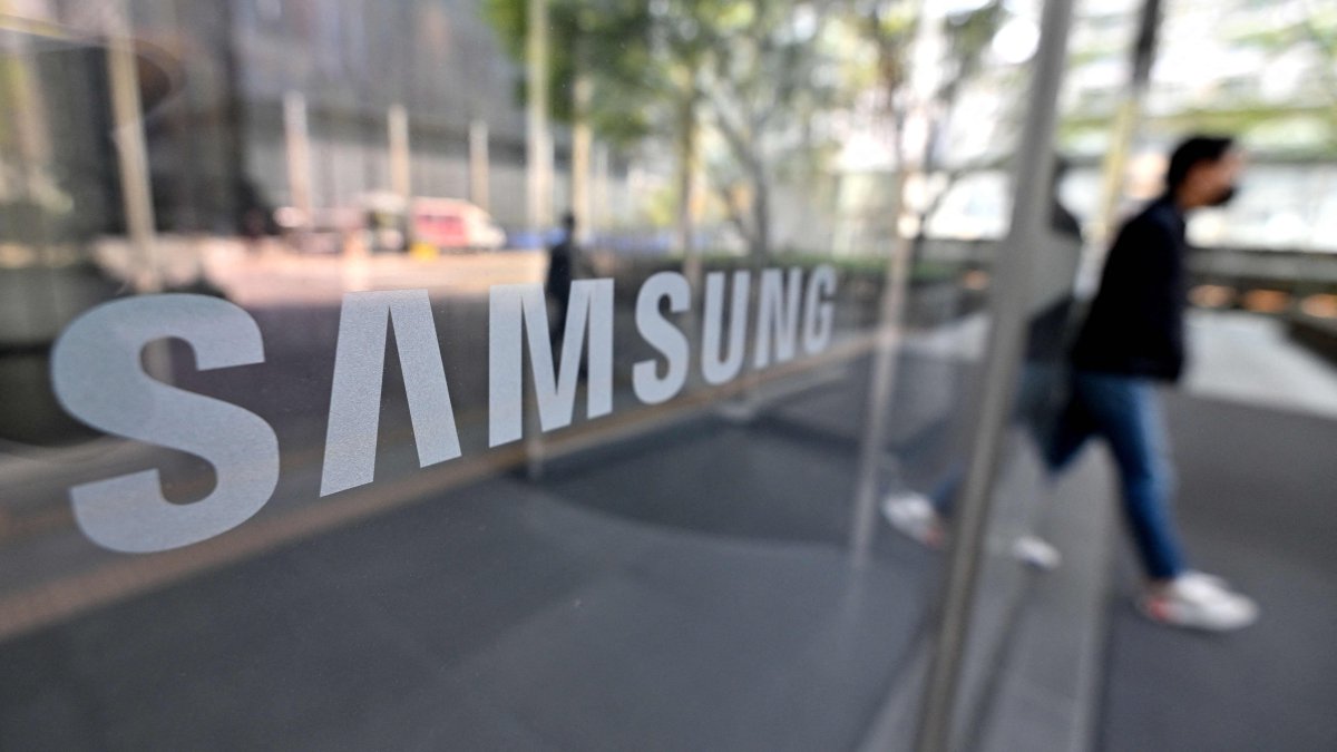 Samsung Estimates Profits Plunged 96% in the Second Quarter - Vimarsana News