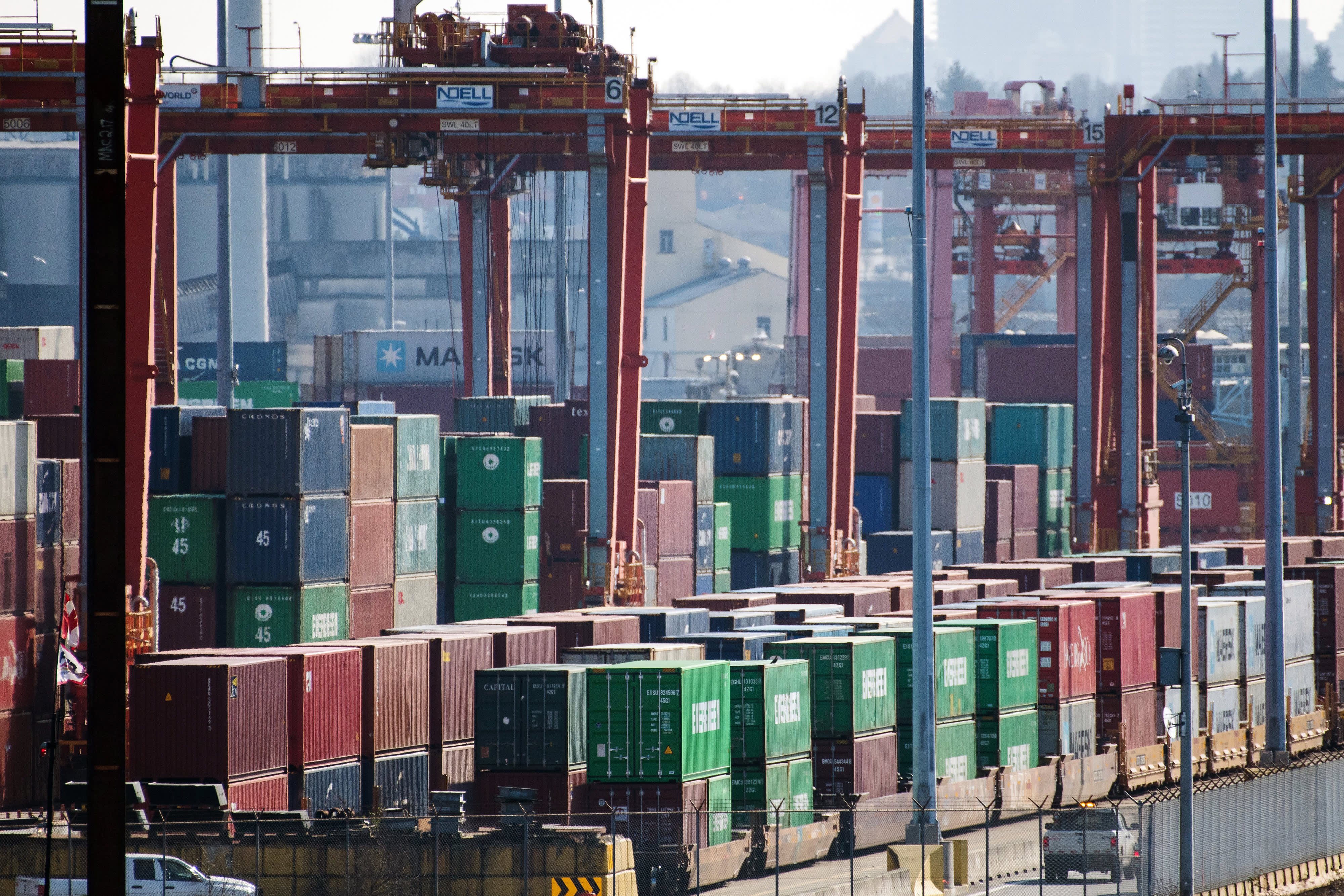 Dock workers at key Canadian ports reject labor deal, creating further trade uncertainty - Vimarsana News