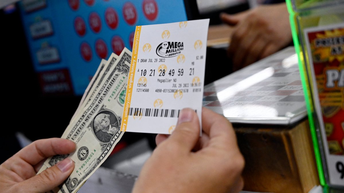 Mega Millions jackpot hits $940 million. If you win, here's the tax bill - Vimarsana News