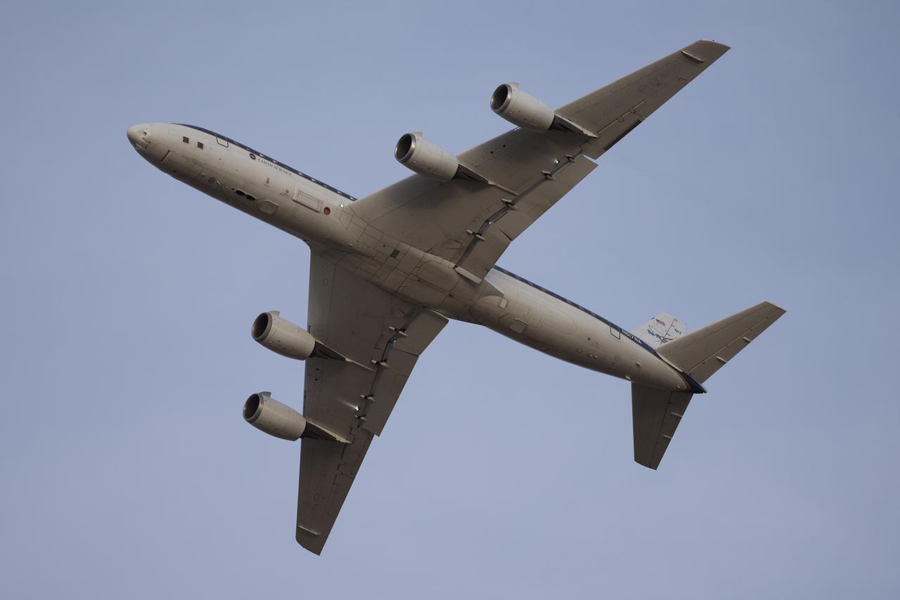 See a large aircraft flying low over Chicago area It s NASA s DC