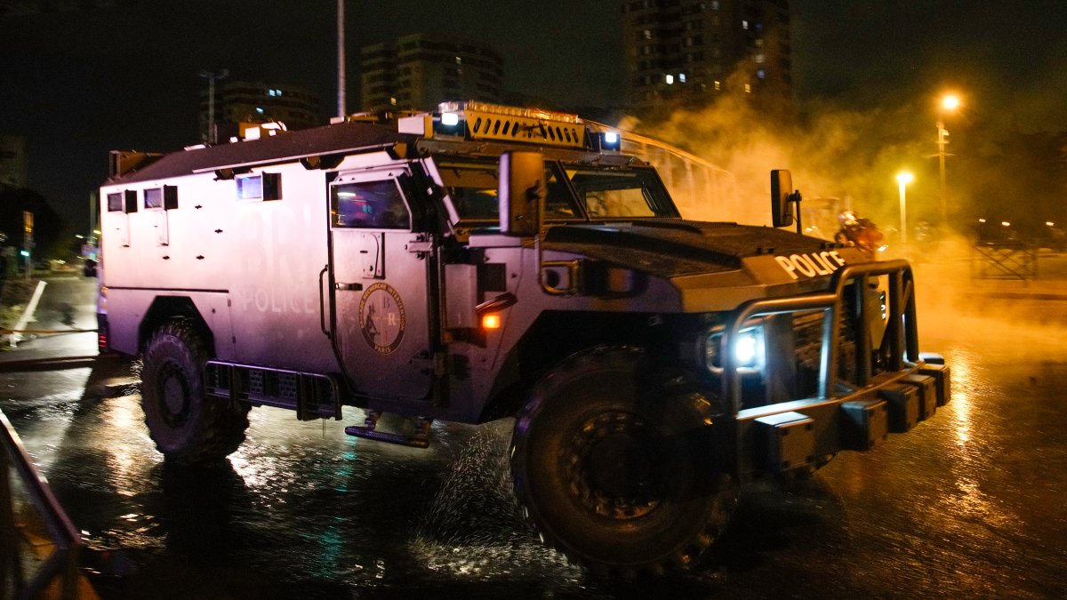 France protests: over 900 arrested as unrest spreads across cities – NBC Chicago - Vimarsana News