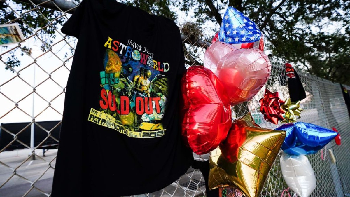Houston Police release full report into Travis Scott's Astroworld festival tragedy – NBC Chicago - Vimarsana News