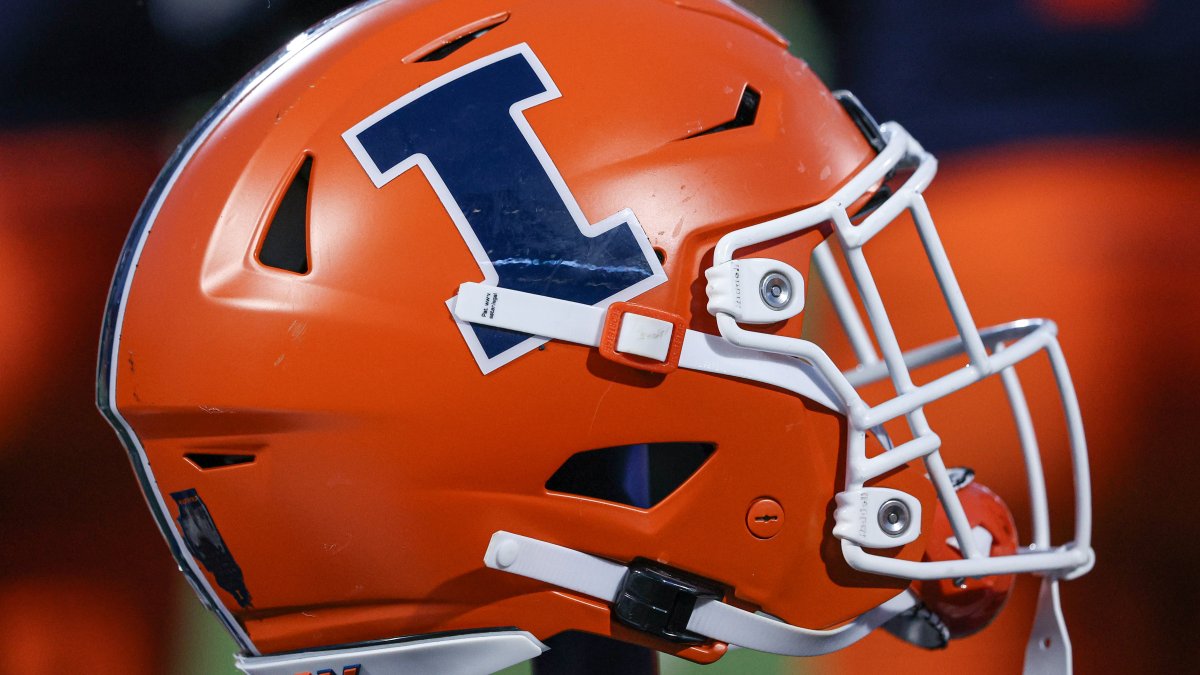 Illinois football team unveils new uniforms ahead of 2023 season