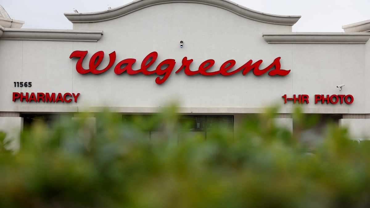 Walgreens cuts 400 jobs, closes Illinois distribution center NBC Chicago