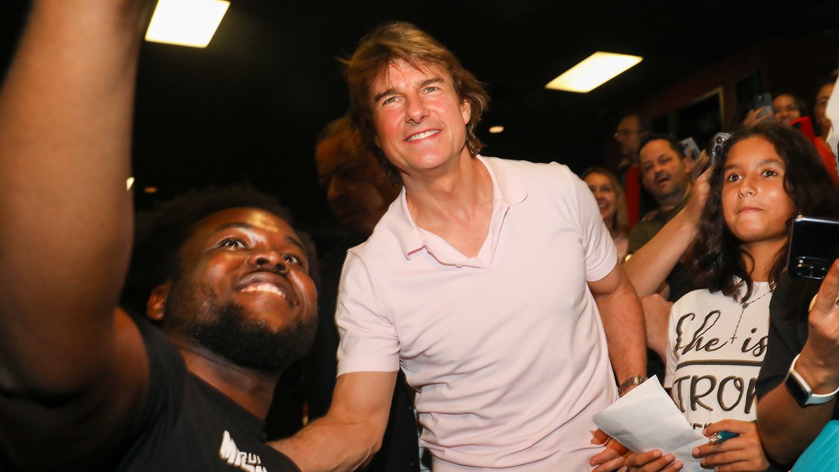 Tom Cruise surprises South Miami moviegoers at 'Mission: Impossible' screening – NBC Chicago - Vimarsana News