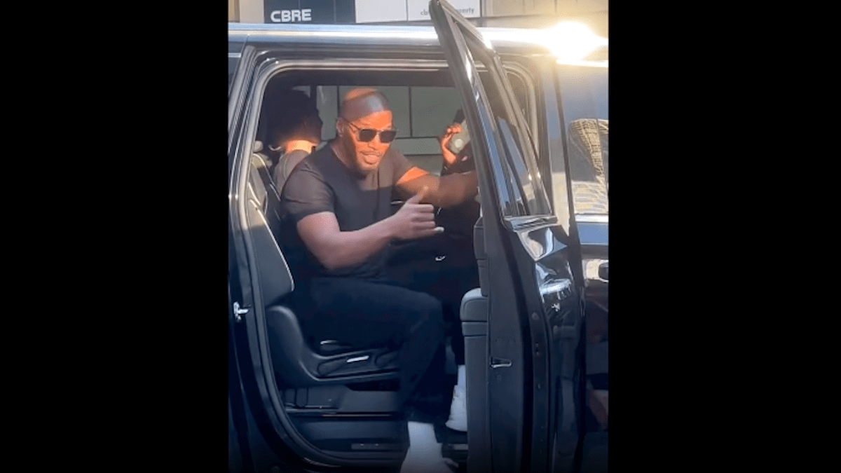 Jamie Foxx returns missing purse to thankful woman in Chicago – NBC Chicago