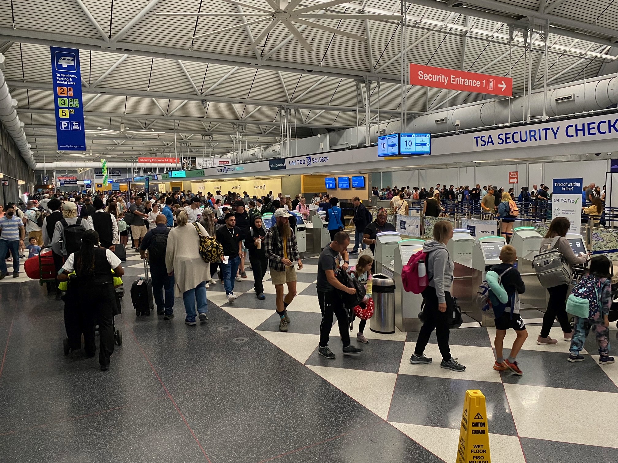 ‘Longer-than-usual' wait times at Chicago airports as shutdown continues, spring break begins