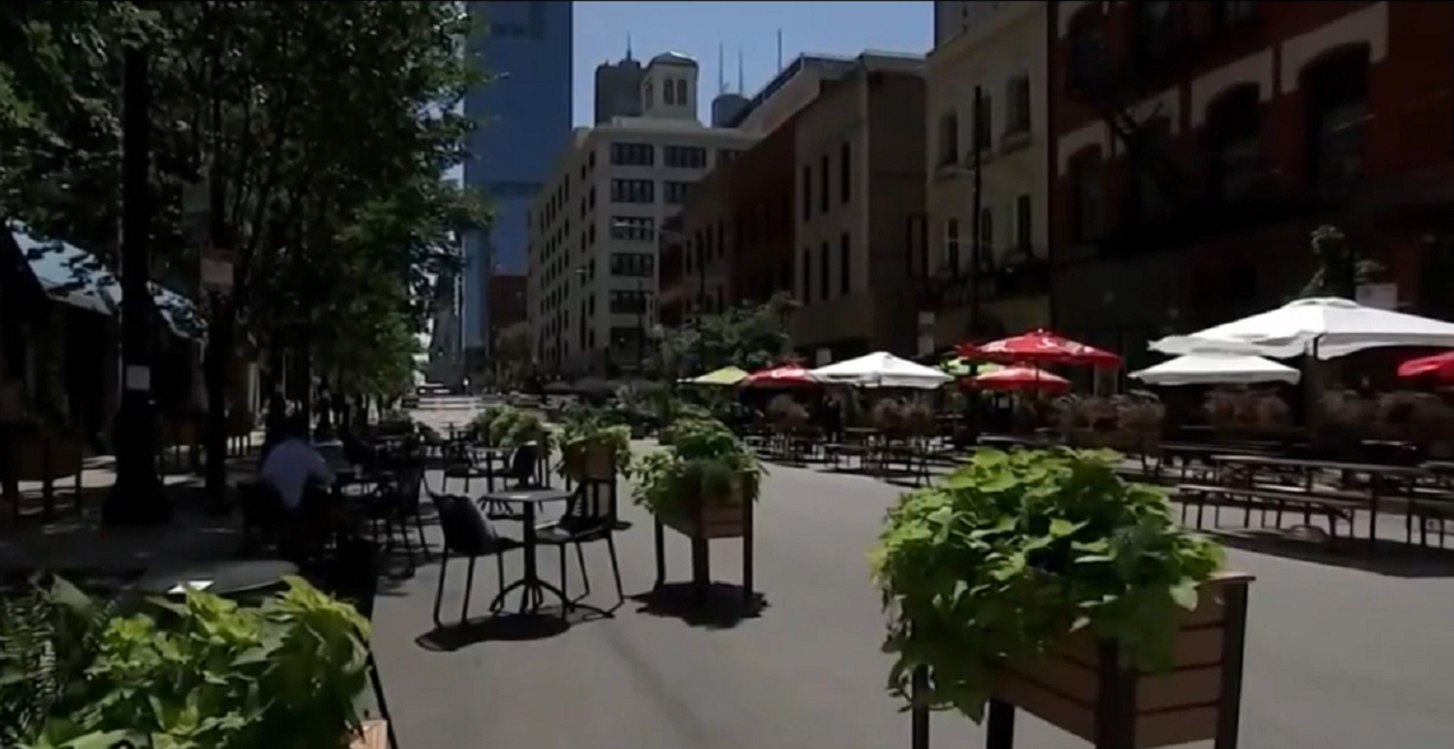 Portion of Clark Street closes in River North to expand outdoor dining - Vimarsana News