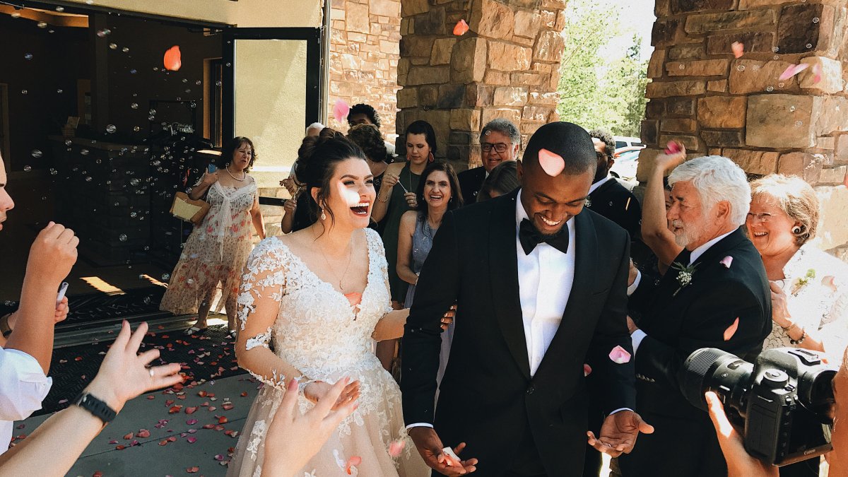 Couples leverage 'something borrowed' to cut wedding costs – NBC Chicago - Vimarsana News