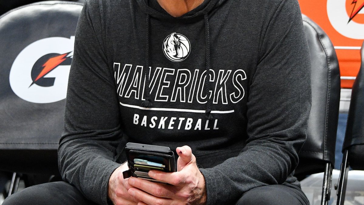 Why Mark Cuban doesn't own yachts or hire house cleaners: 'I try to be the same person I was when I was poor' – NBC Chicago - Vimarsana News