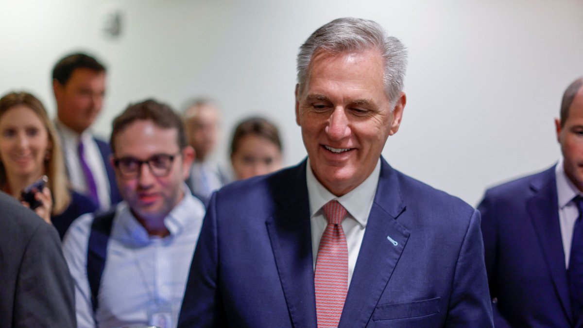 McCarthy-aligned super PAC could spend $100 million to target blue states in 2024, internal memo says - Vimarsana News