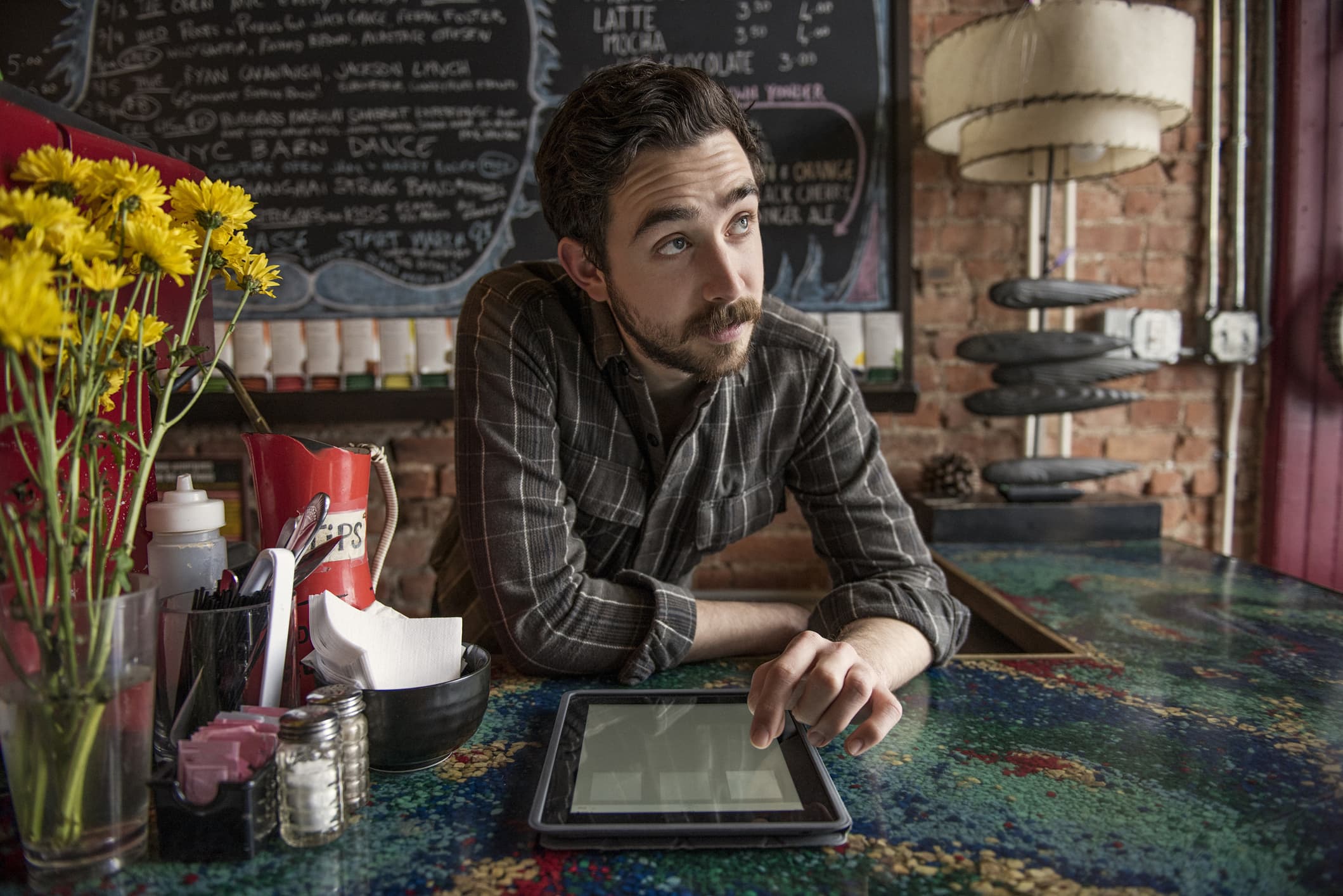 Chicago takes another step toward raising subminimum wage for tipped workers Chicago takes another step toward raising subminimum wage for tipped workers