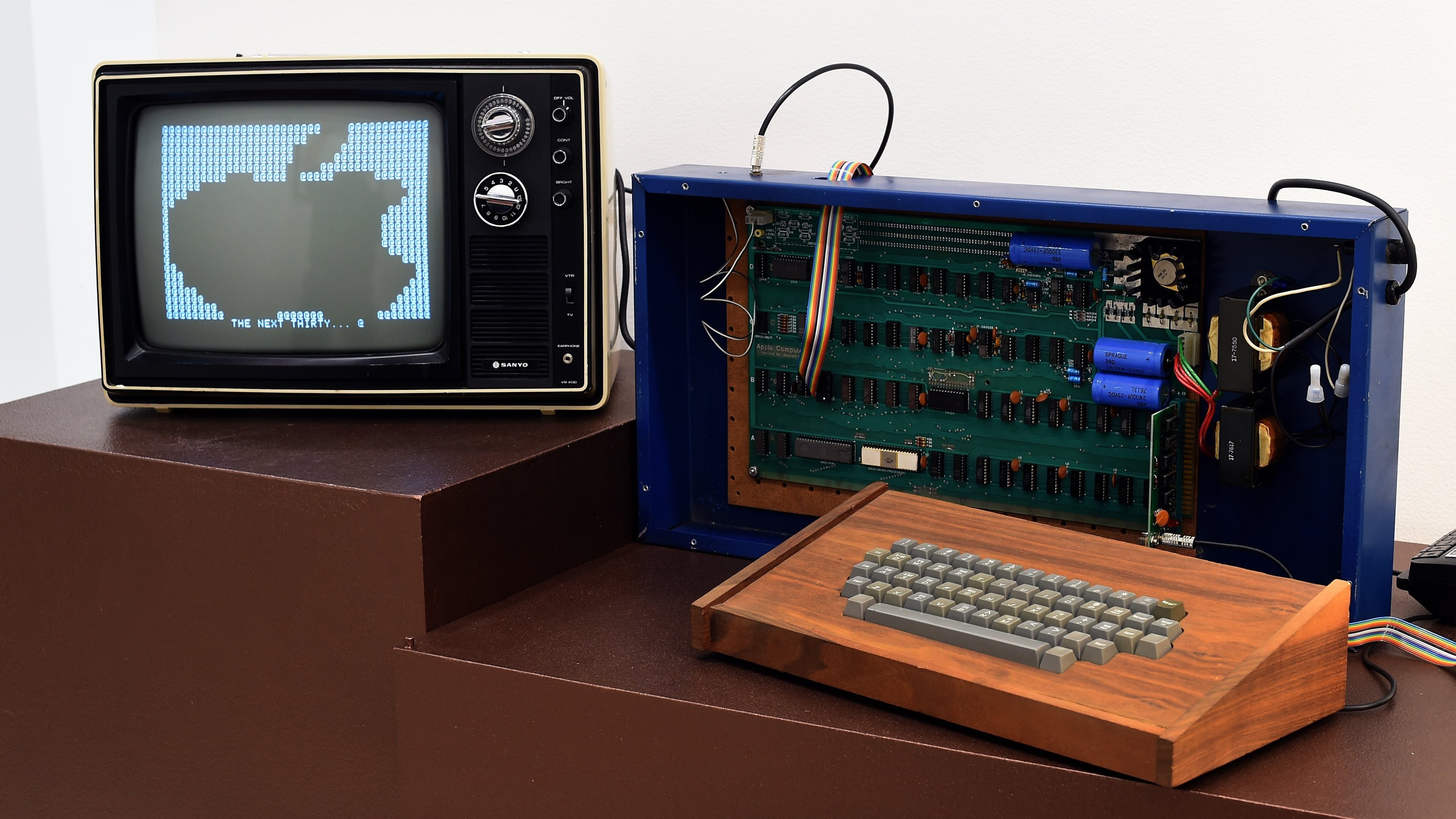Vintage Apple computer is being sold at an auction for wild price – NBC Chicago - Vimarsana News