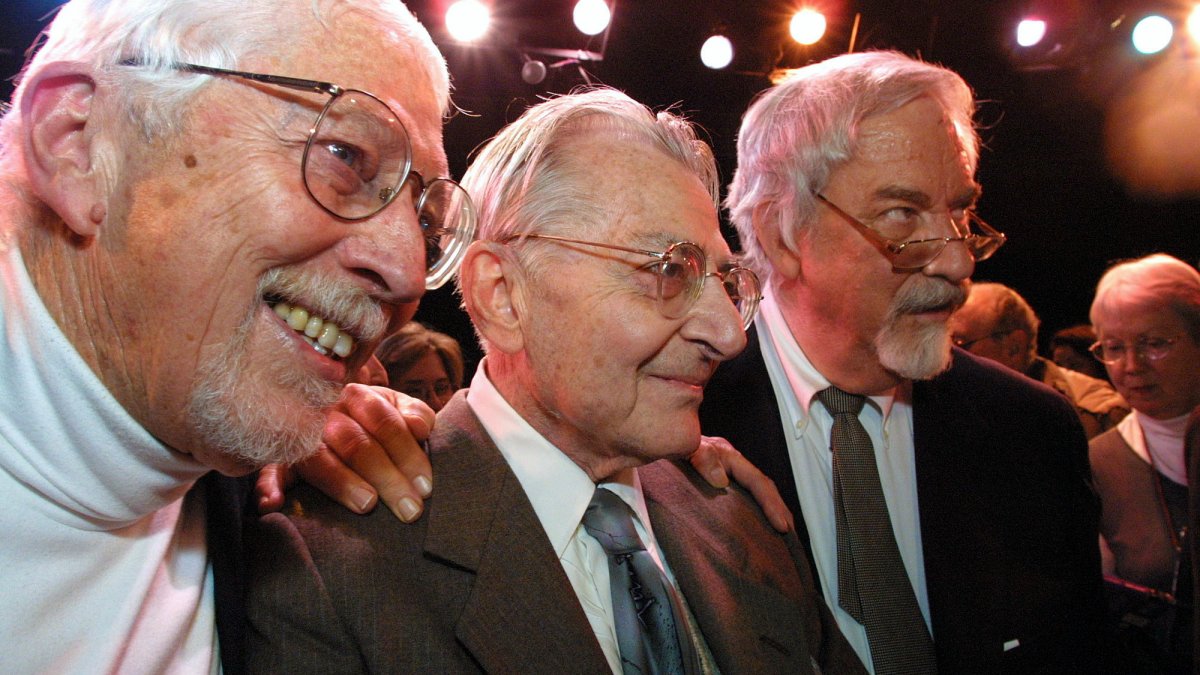 Tom Jones, creator of record-setting musical 'The Fantasticks,' dies at 95 – NBC Chicago - Vimarsana News