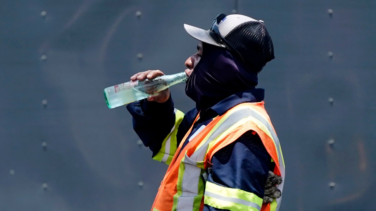 Would a Texas law take away workers' water breaks? – NBC Chicago - Vimarsana News