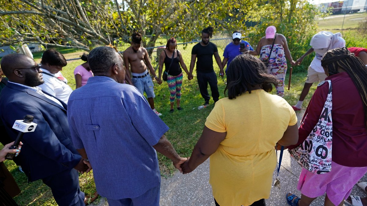 Pastor rejects rage after white shooter kills 3 Black people – NBC Chicago - Vimarsana News