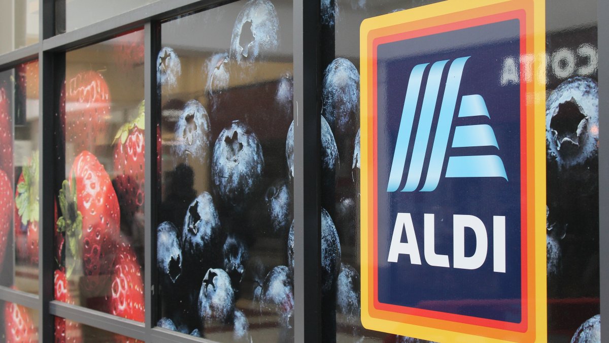 Aldi to buy 400 Winn-Dixie, Harveys groceries in Southern US