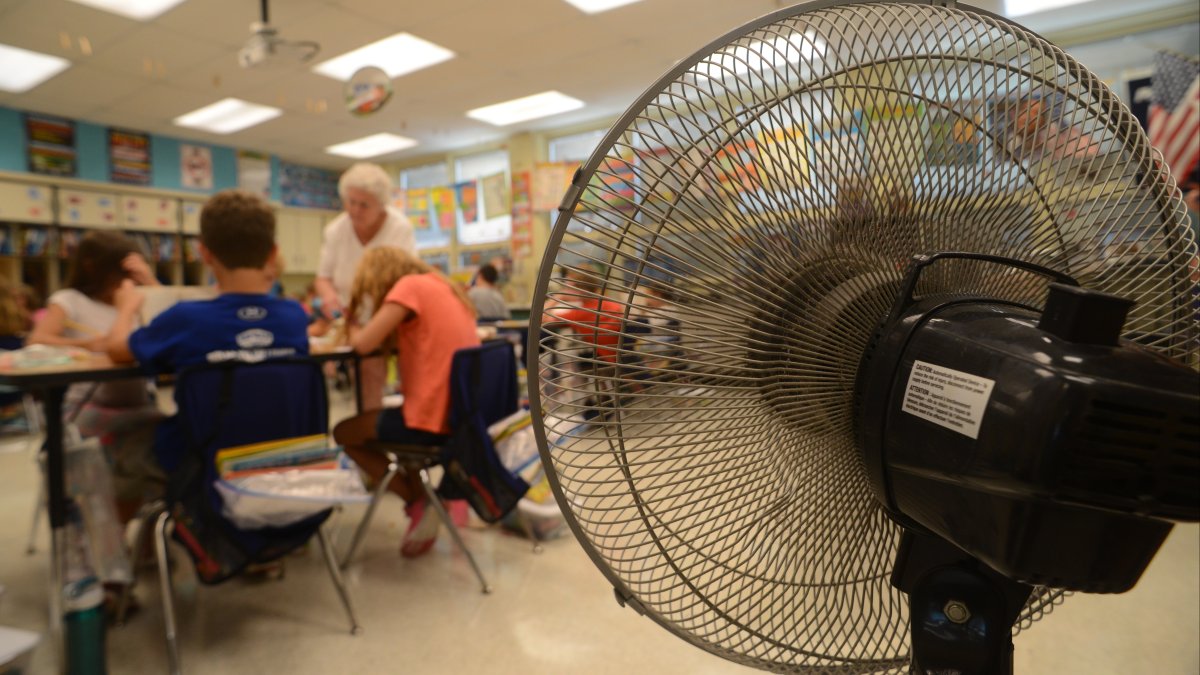 Chicago heat wave updates: Schools cancel activities, announce early dismissal due to heat