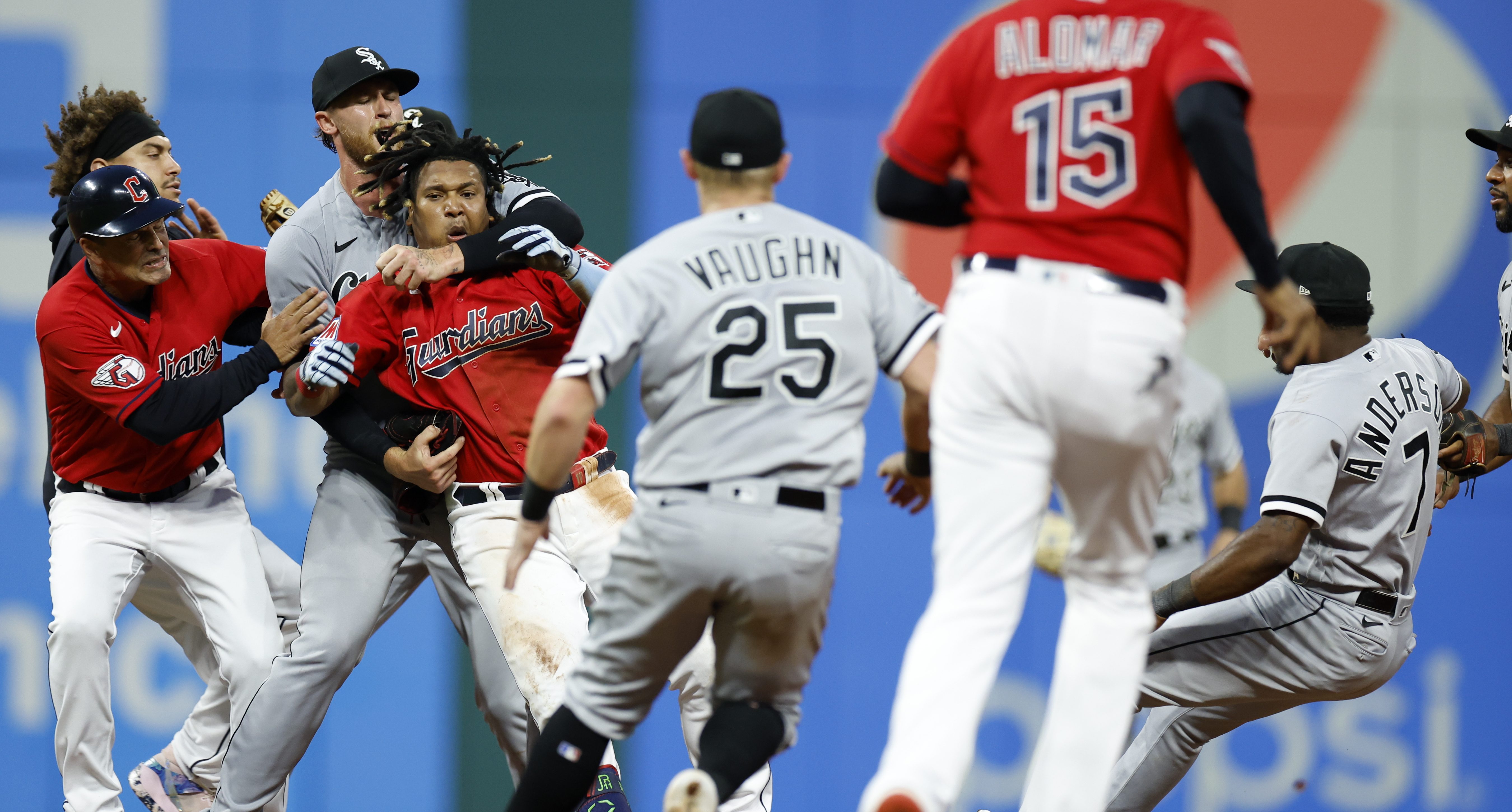 MLB fans react to Tim Anderson-Jose Ramirez brawl – NBC Sports Chicago