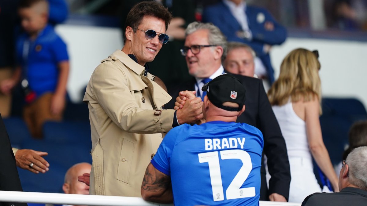 NFL’s Tom Brady goes to pub before Birmingham FC game – NBC Chicago