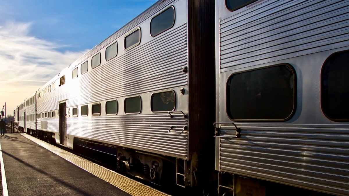 Rock Island Metra train derails near LaSalle Street Station in Chicago – NBC Chicago - Vimarsana News