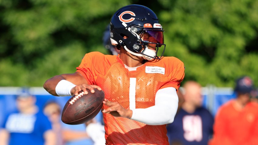 Bears quarterback Justin Fields