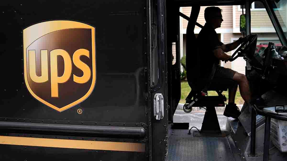 UPS workers approve new contract with hard-fought pay and safety gains – NBC Chicago - Vimarsana News