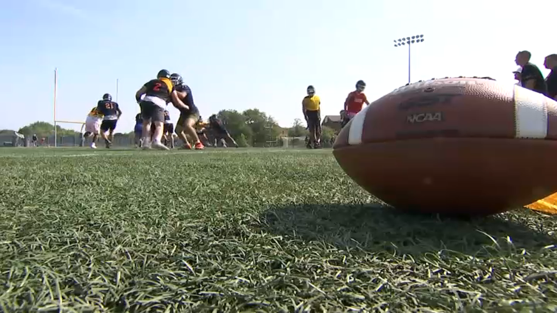 Chicago Bears hold first live-tackling training camp session in