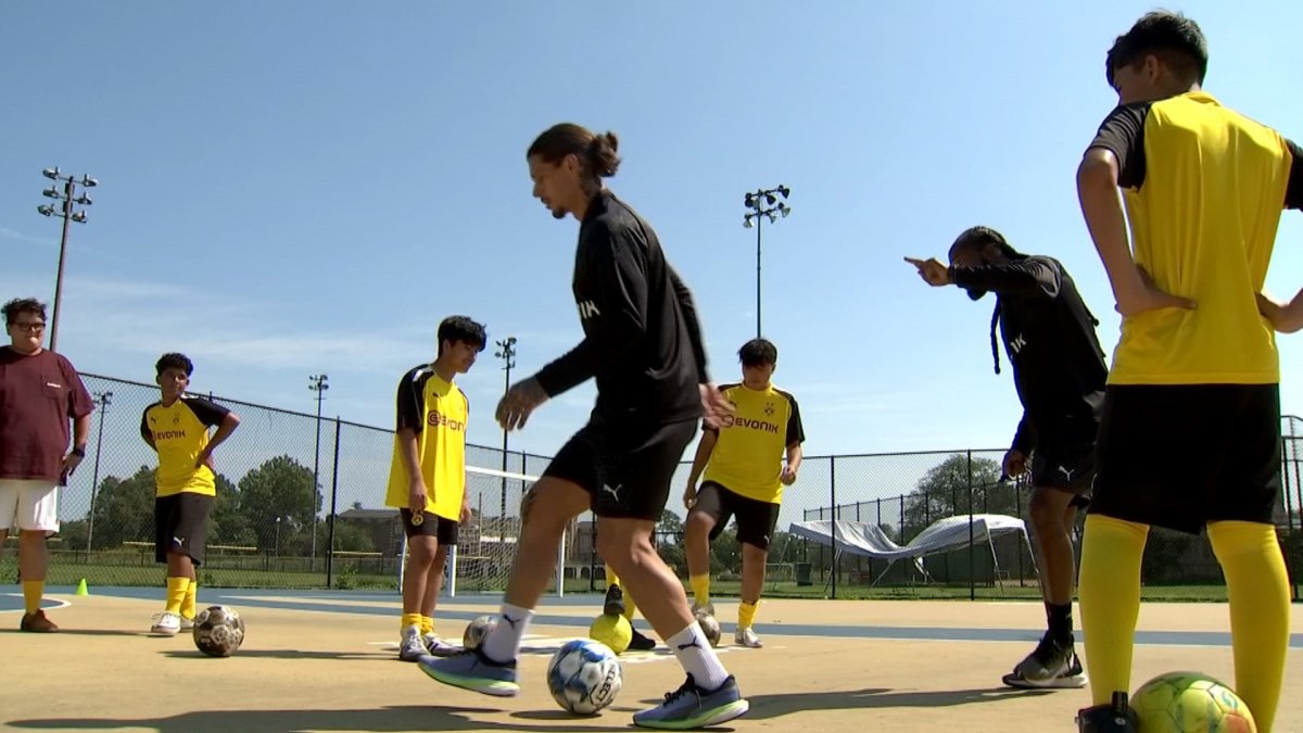 Borussia Dortmund hosts soccer clinic for migrant, homeless youth in Chicago