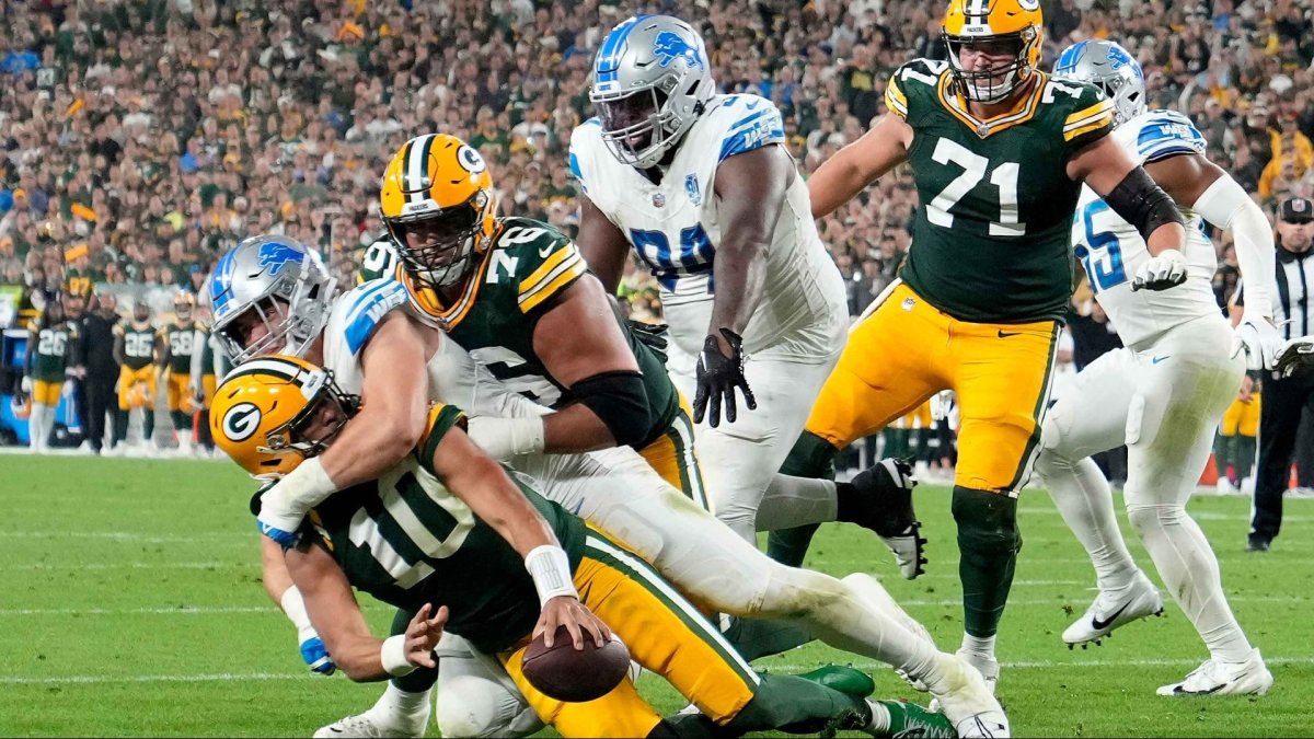 Lions' Amon-Ra St Brown met with beer shower upon Lambeau Leap