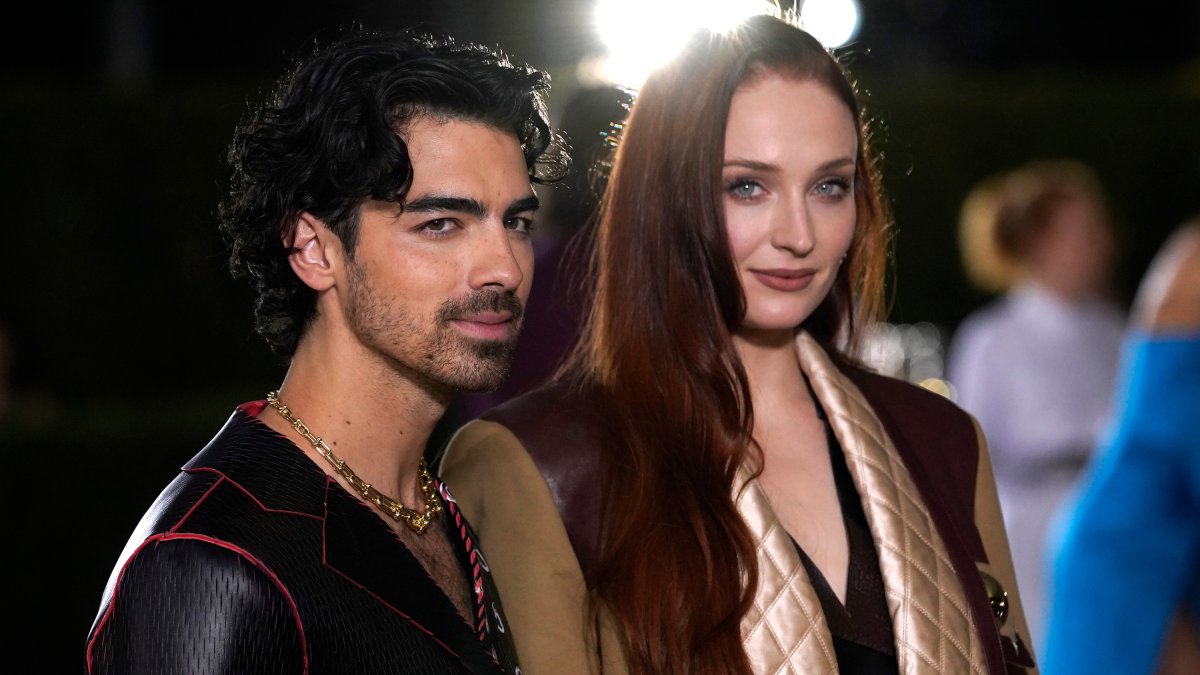 Joe Jonas files for divorce from Sophie Turner – NBC Chicago - Vimarsana News