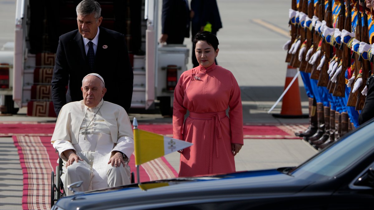 Pope Francis arrives in Mongolia amid strained relations with Russia and China – NBC Chicago - Vimarsana News