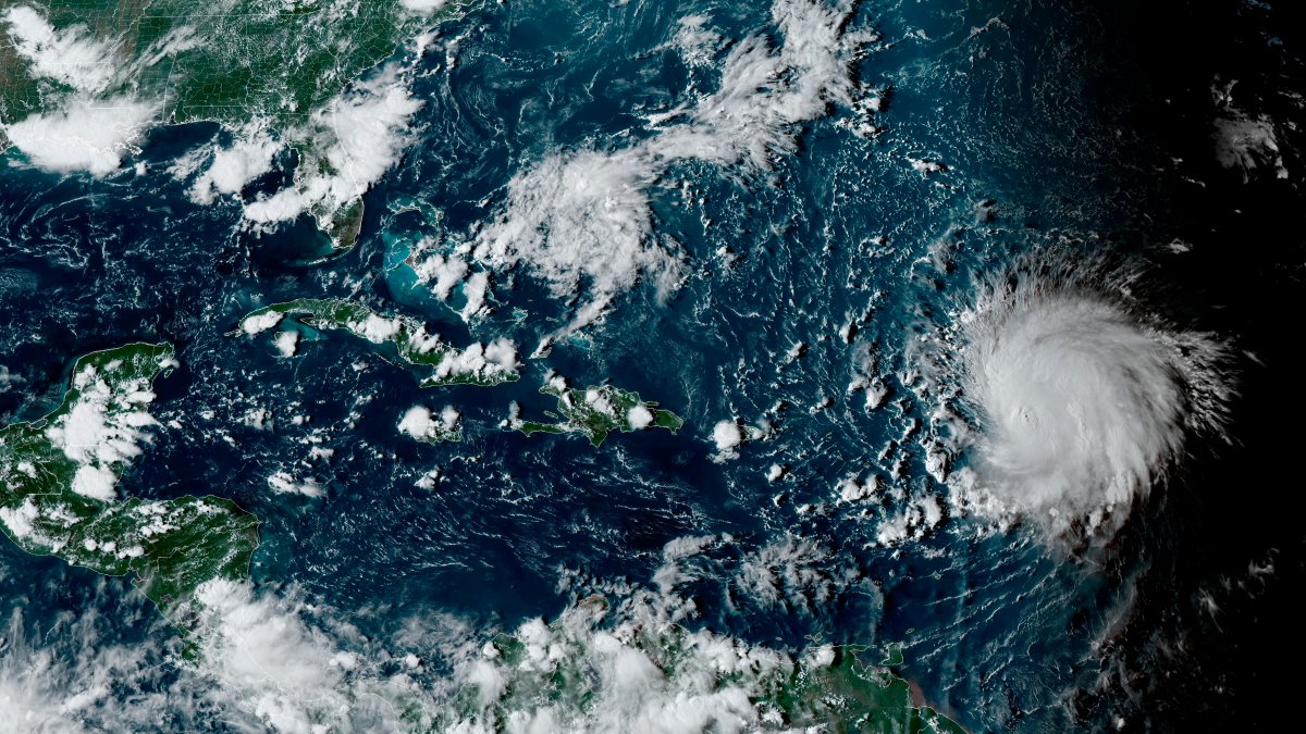 Hurricane Lee grew to have high winds as it traveled over Atlantic Ocean – NBC Chicago - Vimarsana News