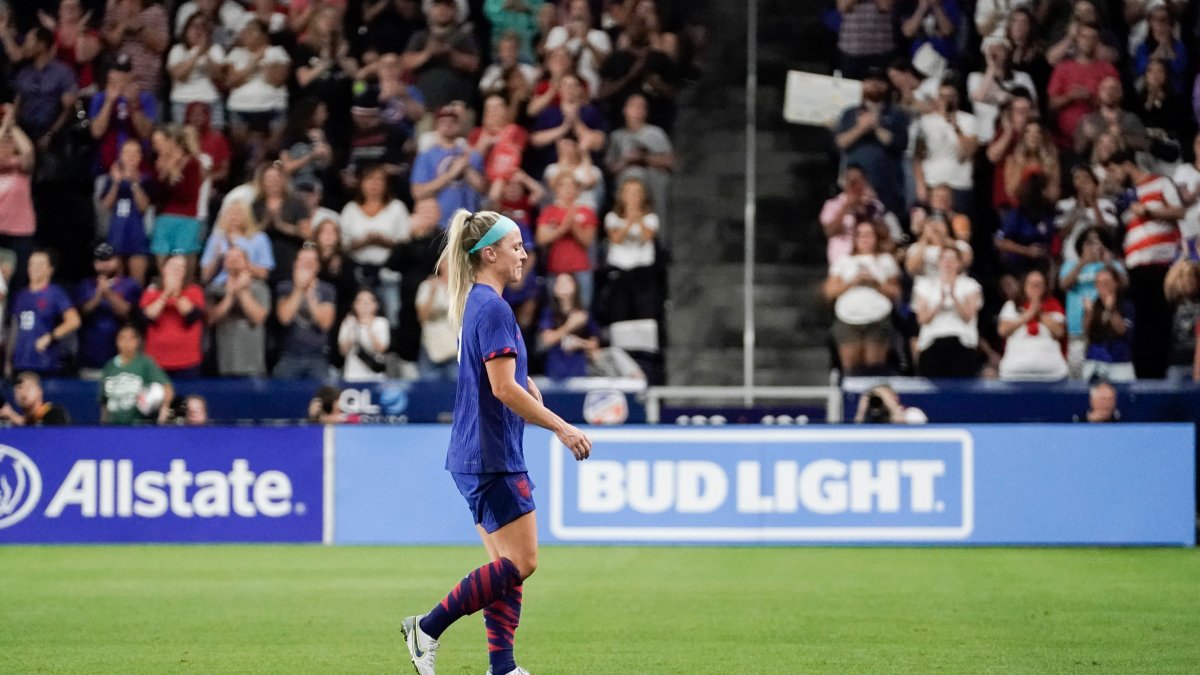 Julie Ertz says goodbye to the US national team during a 3-0 win over South Africa - Vimarsana News