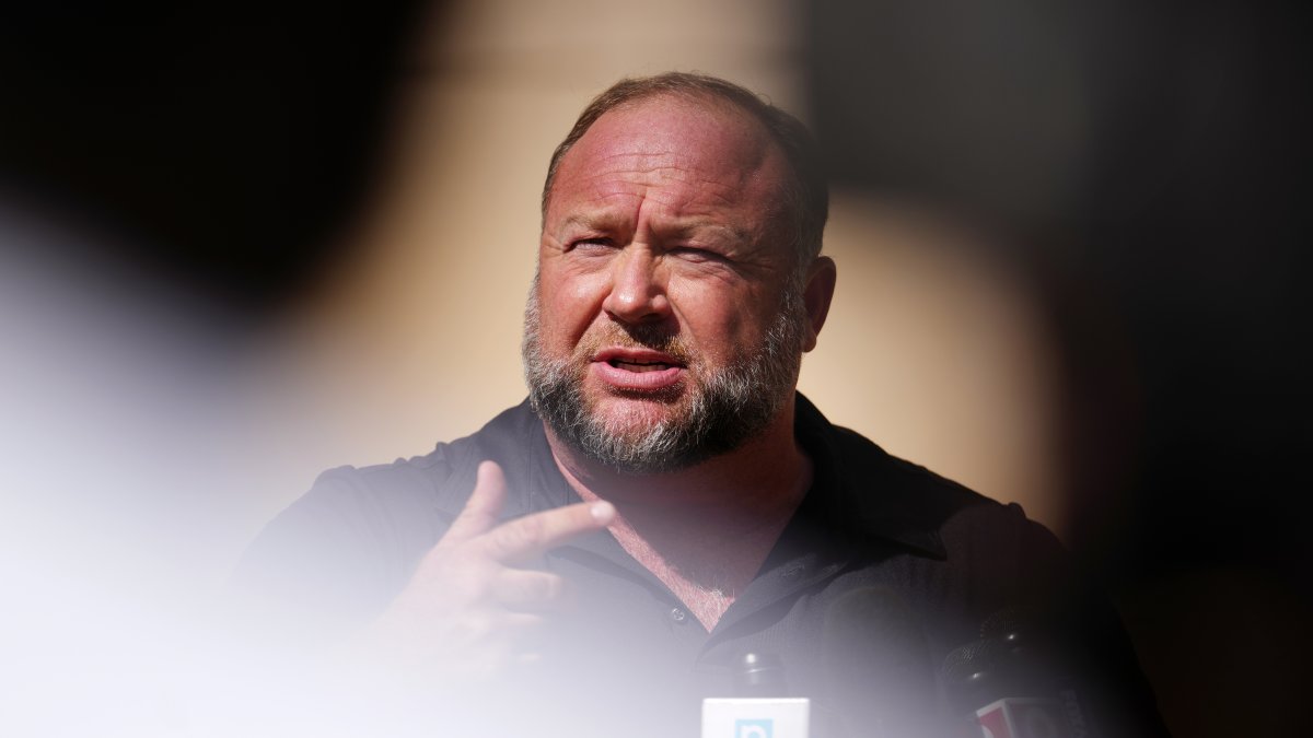 Sandy Hook families have yet to see a dime from Alex Jones – NBC Chicago - Vimarsana News