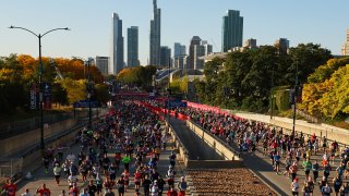 CHICAGO, ILLINOIS – OCTOBER 09: Runners start the 2022 Chicago Marathon on October 09, 2022 in Chicago, Illinois. (Photo by Michael Reaves/Getty Images)