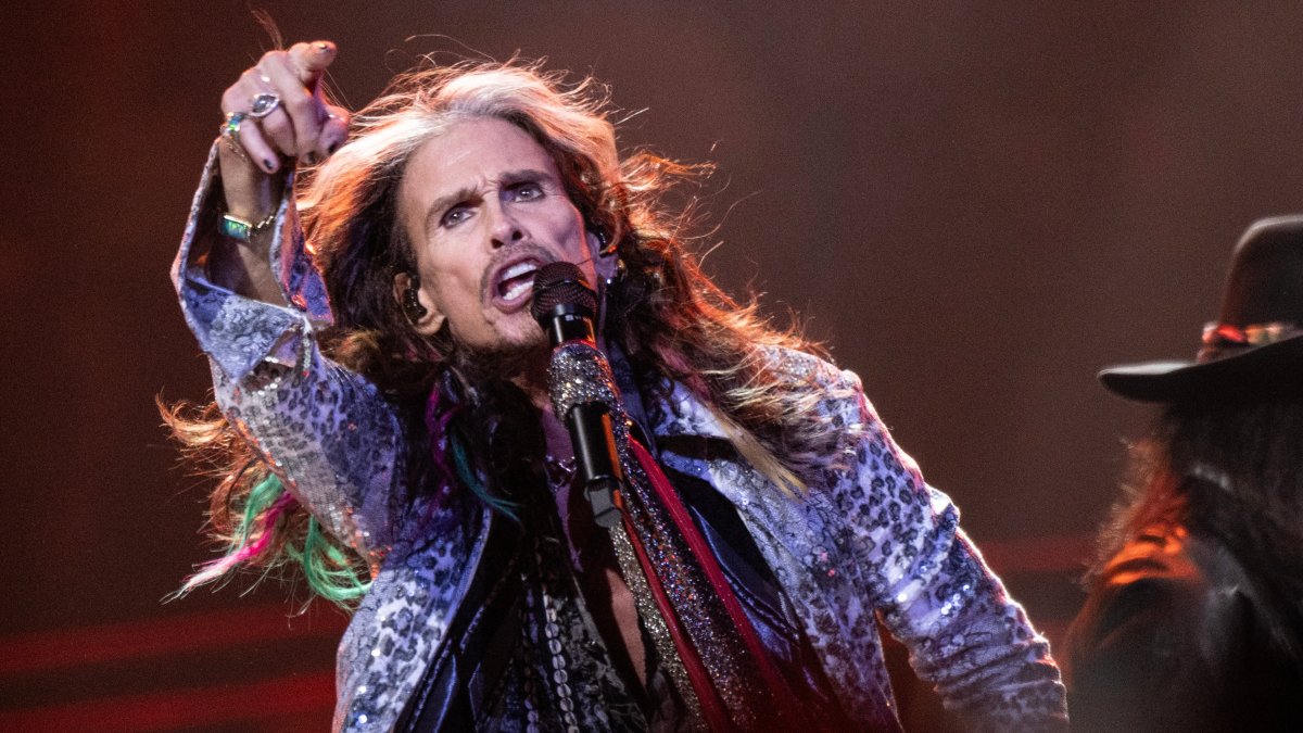 Aerosmith stelt de show in Chicago uit nadat Steven Tyler een stembandblessure heeft opgelopen – NBC Chicago