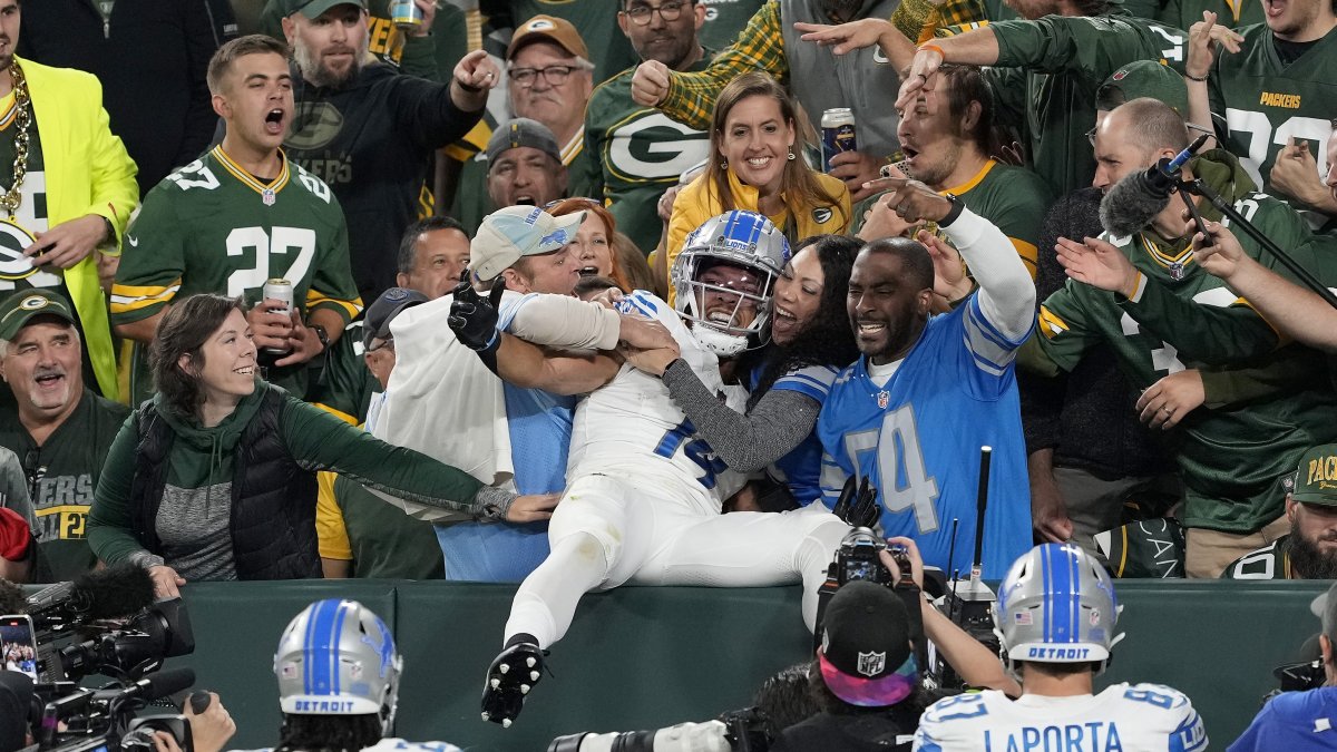 Lions take charge of the NFC North with dominant 1st half in win over  Packers