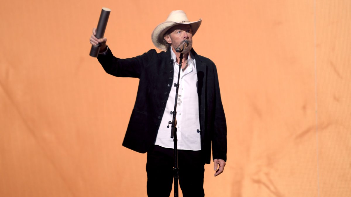 People’s Choice Country Awards 2023 Toby Keith delivers emotional