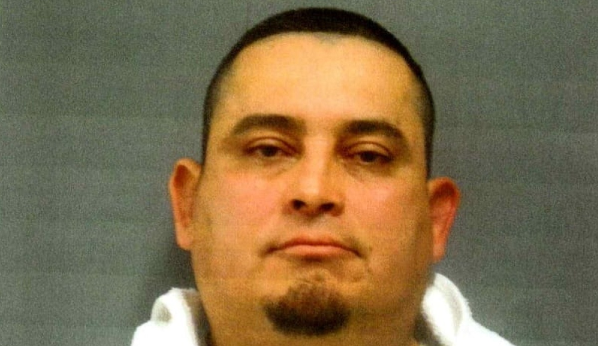 DeWitt County suspect at large following shelter-in-place shooting that left 1 dead, 1 injured