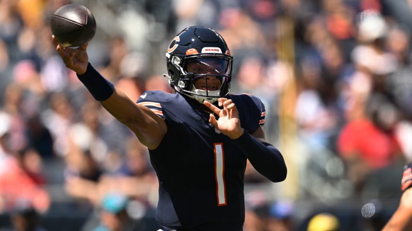 Bears quarterback Justin Fields