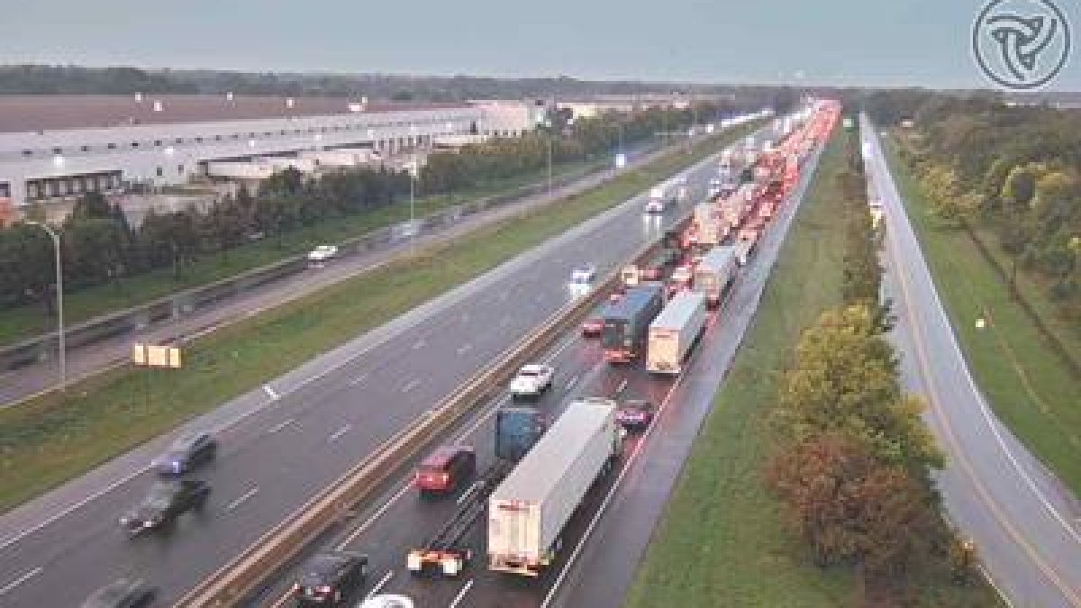 I-55 in Plainfield closed after crash involving ham-hauling semi; delays expected I-55 in Plainfield closed after crash involving ham-hauling semi; delays expected