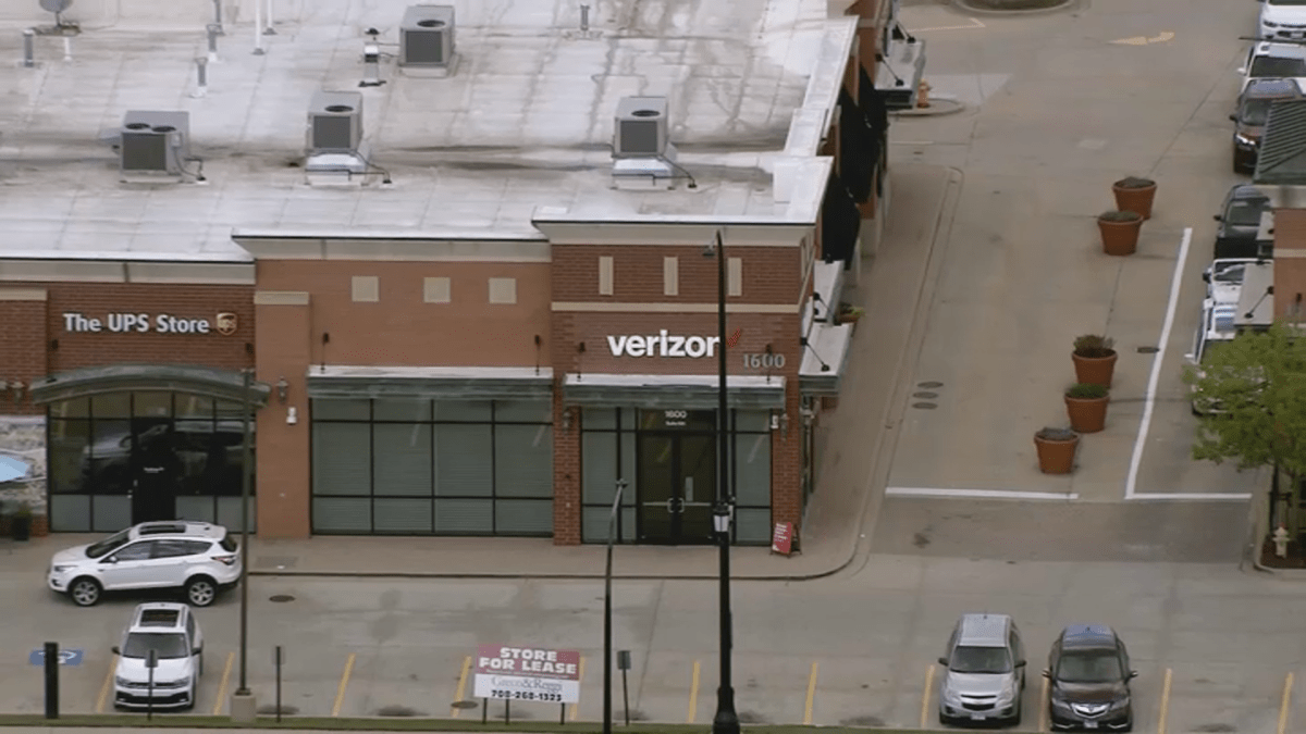 Verizon robbery suspect accused of stealing dozens of cell phones