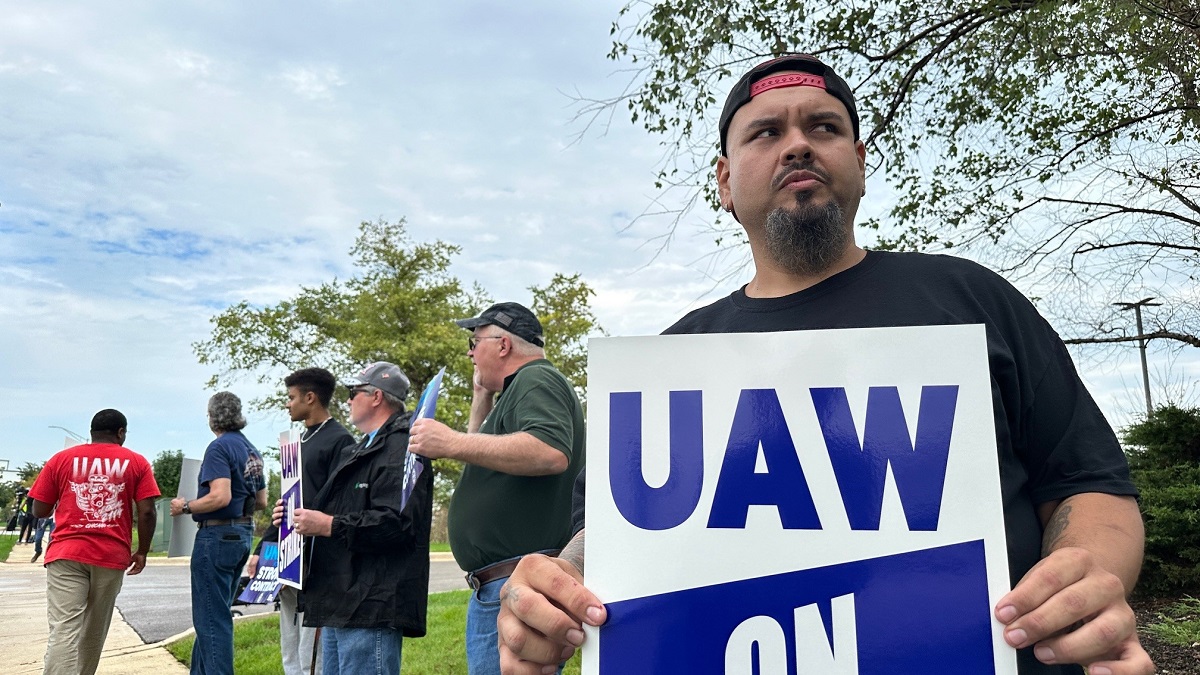 UAW to announce plans to expand strike in contract dispute with companies